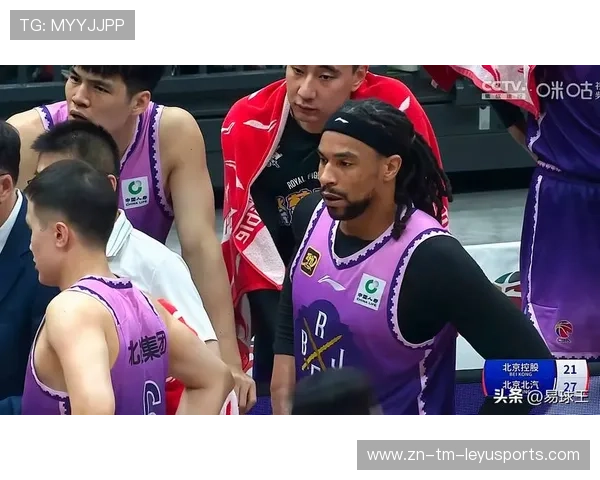 CBA广厦顺下暴扣点燃替补席整齐起立，激情瞬间再掀高潮