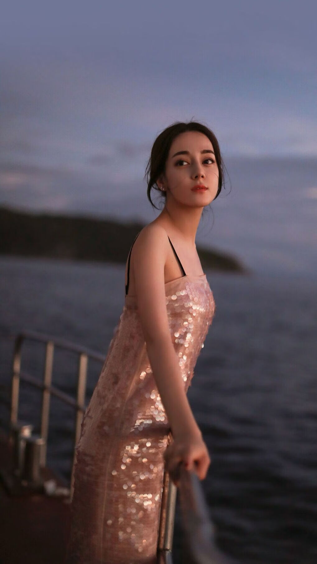 乐鱼体育app官网下载-曼联后防核心因伤缺阵引发担忧，曼联最强后防线